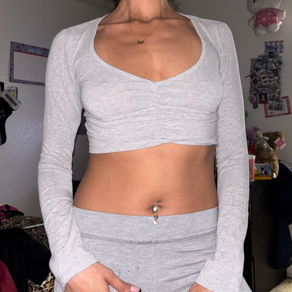 Gray Long Sleeve Crop Top